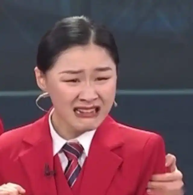 金靖《机场姐妹花》每一帧都是表情包啊,往那儿一站就是笑点啊哈哈