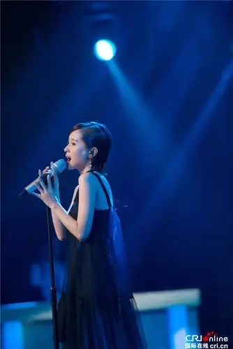 王子文跨界歌王圆唱歌梦耿直自曝演唱失误令人捧腹