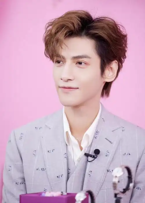 任嘉伦2023年收到所有礼物(任嘉伦近照瘦脱相)(10)