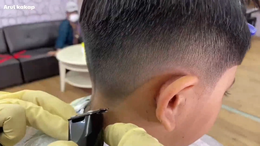 微胖小男孩发型这样剪很帅气