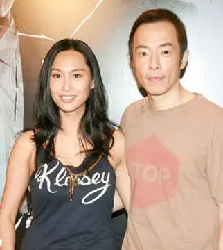 黄贯中录爱犬声音当铃声 女友朱茵亲自为狗接生