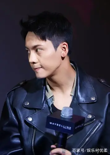 陈伟霆:仪表不凡,尽显男神气质,帅痞风非常撩人!