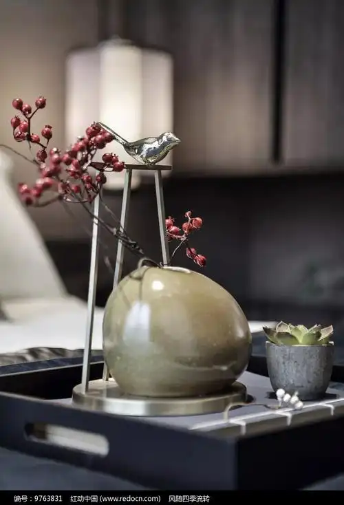 桌上雅致的摆件