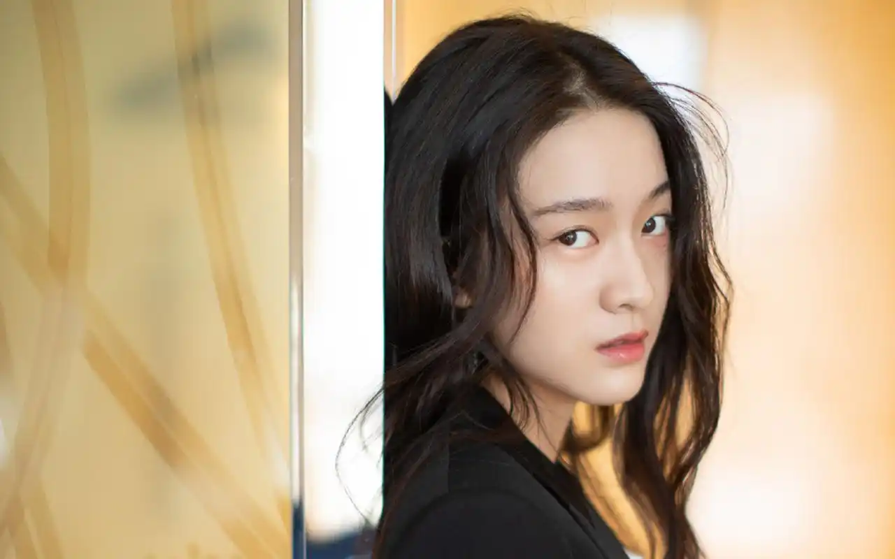 张雪迎时尚干练写真图片桌面壁纸高清大图预览1920x1200_大陆明星下载