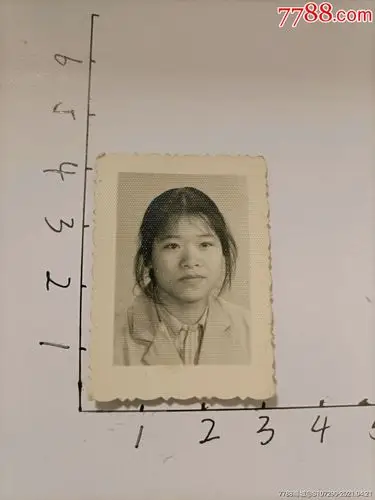 80年代女士证件照