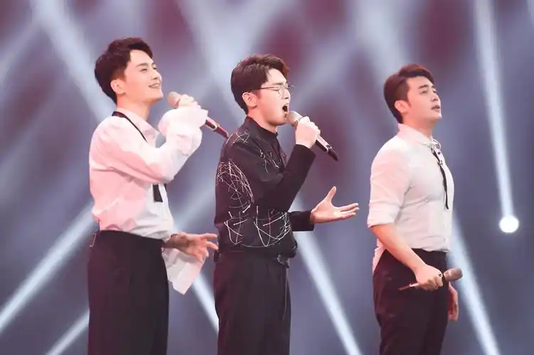 《声入人心》绽放震撼男高音 张英席赵越组三重唱张力十足