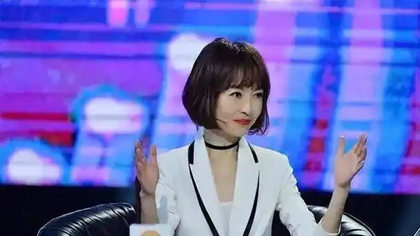 鲁豫说:"我十分担心,总有一天他会把我惯坏了!