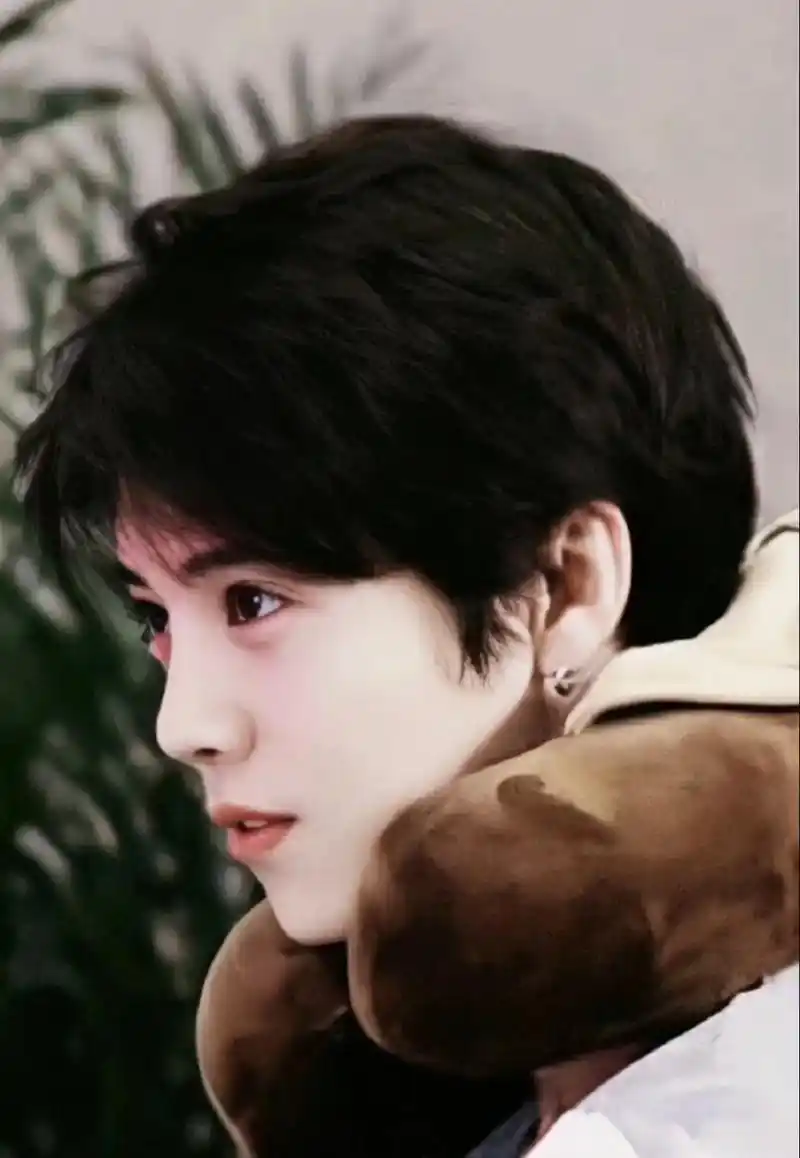 鹿晗 #185大帅哥 #内娱男明星  把你偶像封神的照片发 - 抖音