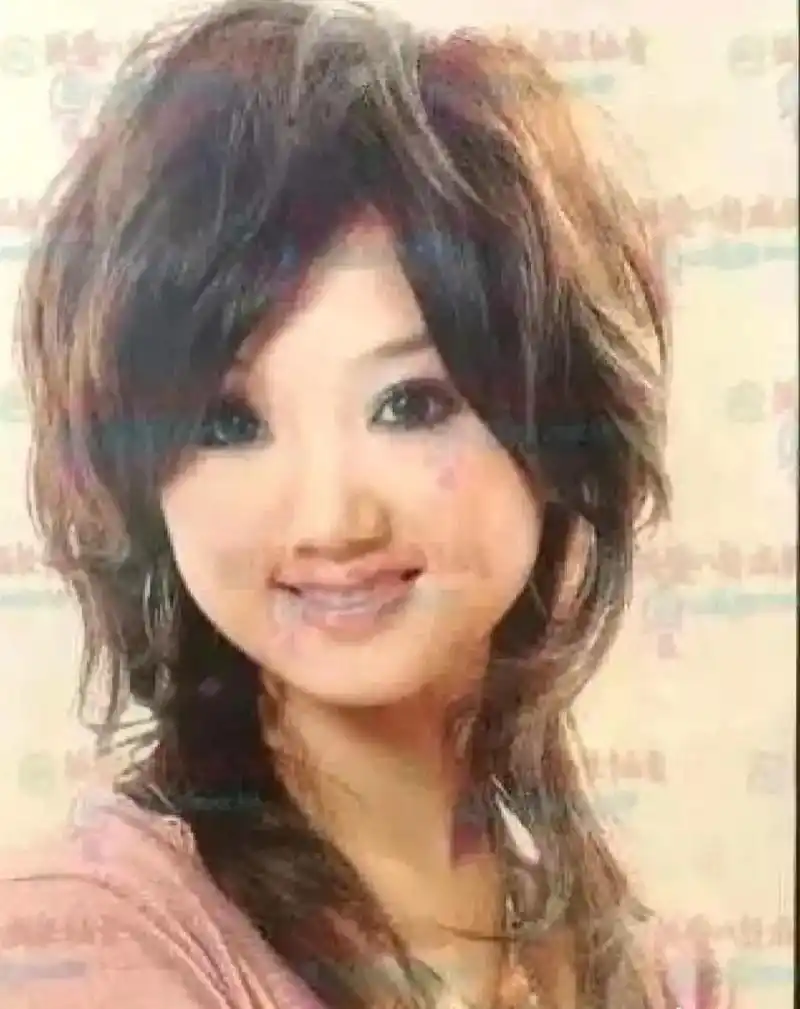 考古毛晓彤早期照片,跟之前相比,她这应该是瘦了不少吧[捂脸],但是