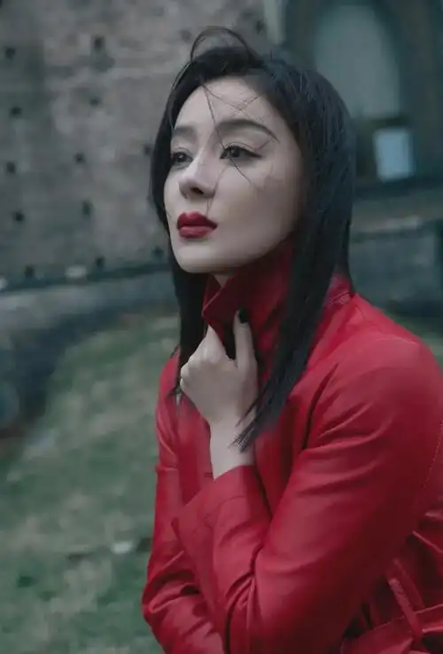 疑似整容失败,离开于正的袁姗姗,糊成了十八线?