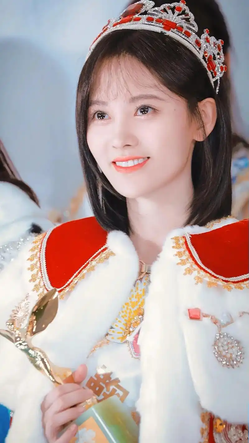 岁末将至,敬送冬绥,眉目伊始,可爱如你,小社跟小鞠一起用今年 - 抖音