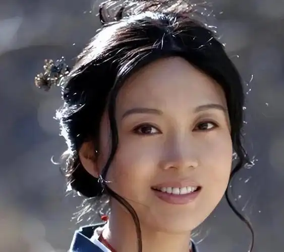 上了年纪还能像妙龄少女一样51岁的闫妮告诉你年轻的秘诀