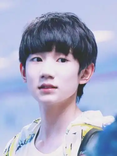 tfboys王源的老照片,不看不知道,一看超可爱!