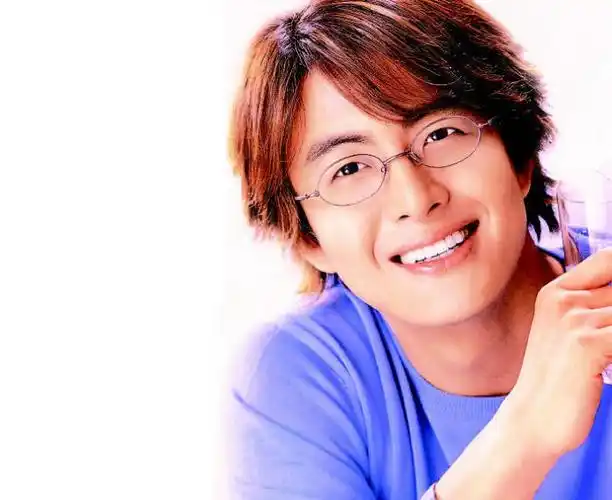 韩国魅力男星-裴勇俊