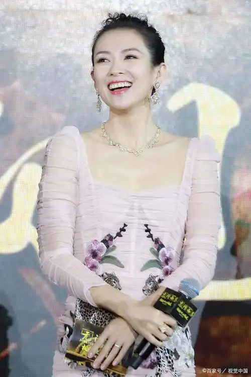 耳环大小与脸部显小:章子怡的观点探析