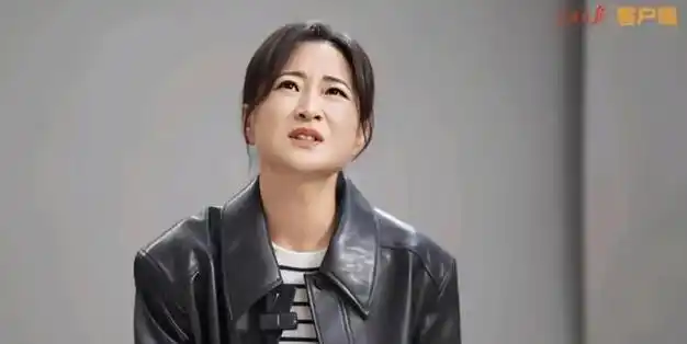 41岁贾玲与49岁吴彦祖无美颜合影暴瘦与健身的皱纹差别出来了