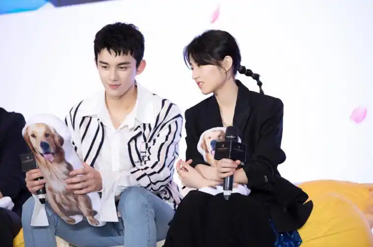 张子枫吴磊成新一代国民cp,两人同框互动特别甜,新电影定档七夕