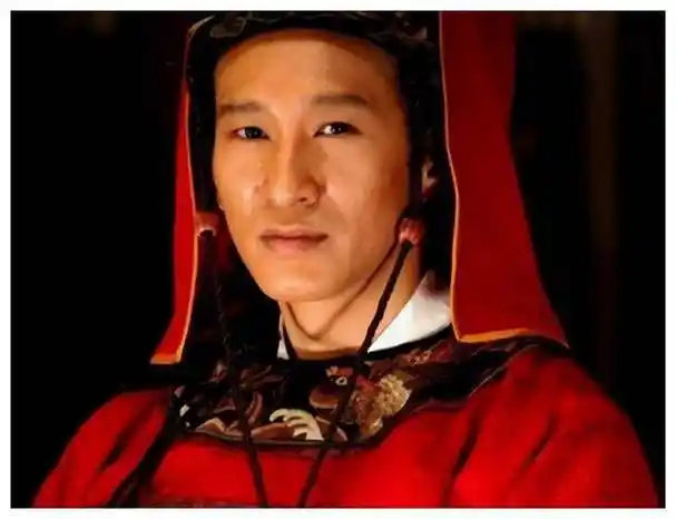 在《琅琊榜》,《军师联盟》和《破冰行动》等作品中,王劲松不断塑造出