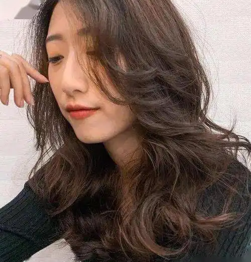 中长发烫发发型2022最新款,每一款都很时尚减龄显气质