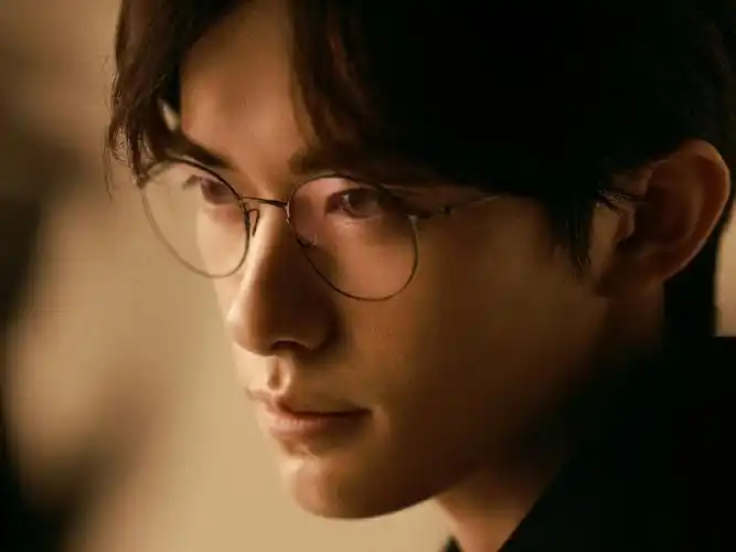 *易烊千玺 好爱他现在自洽的状态,太迷人了  眼神功力也愈发厉害,少