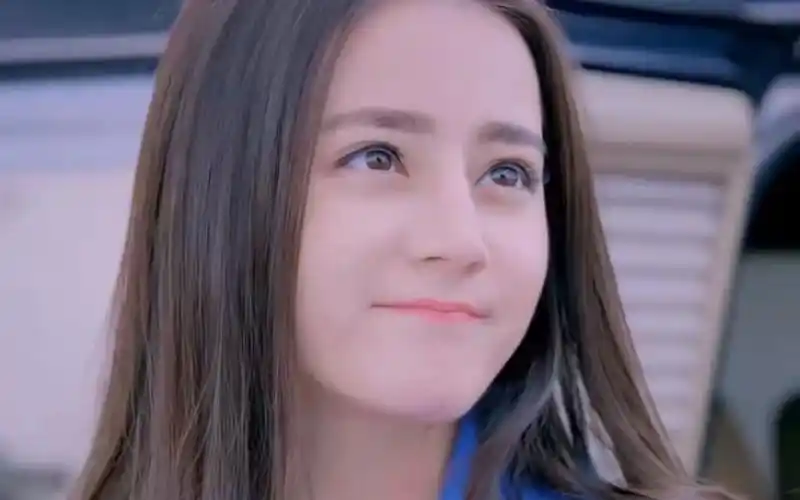 「迪丽热巴」异域风情,耀眼太阳般的笑容,你心动了吗