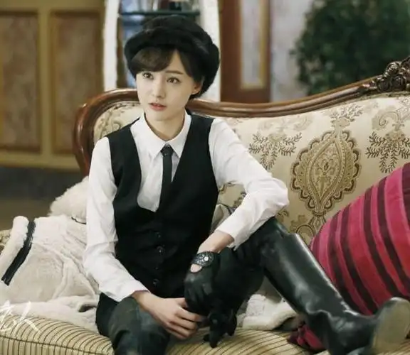 郑爽首次跨国恋只为翡翠恋人剧照首曝美翻了