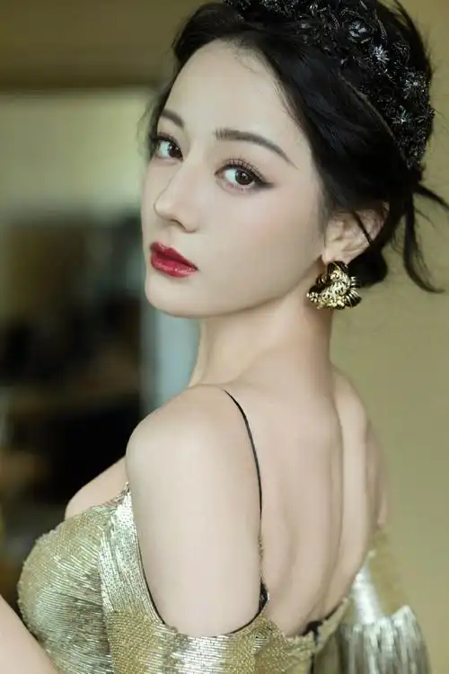 黑色花冠,高贵优雅气质,明艳照人的女王风范~ 919593#迪丽热巴