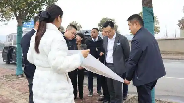 人民万福集团董事长郑纬宇率队赴阜阳市颍东区座谈交流