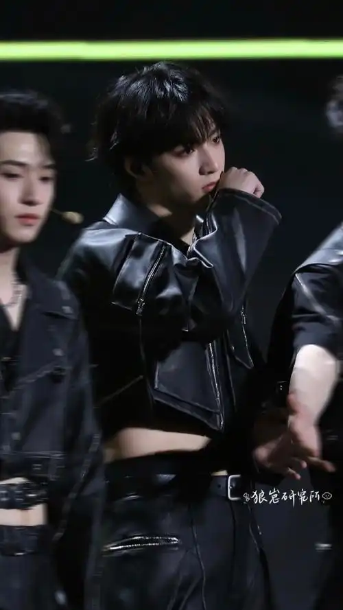 刘耀文叁重楼暨出道四周年演唱会