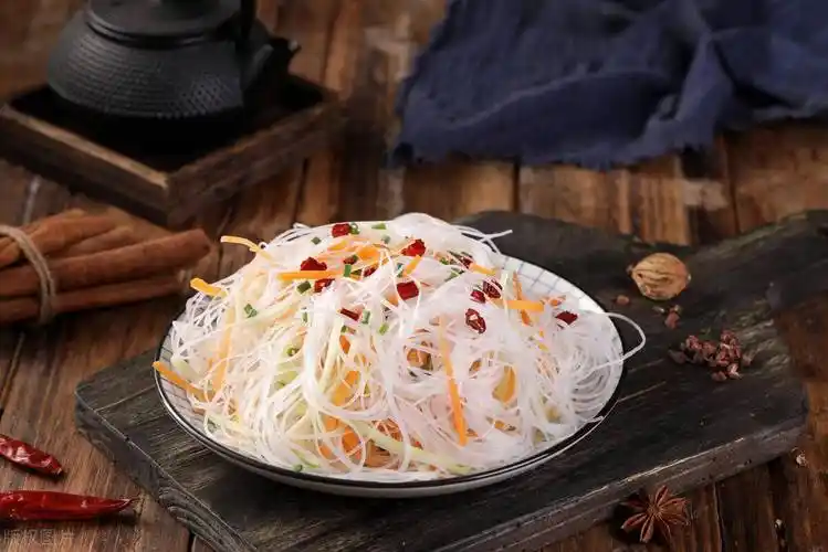 做凉拌粉丝牢记3个诀窍粉丝爽滑筋道入味不黏不坨还不断