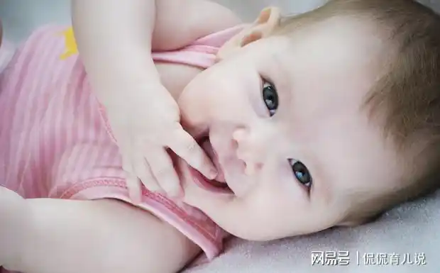 产妇产后大出血宝宝这一暖心的举动把在场的医护人员感动哭了