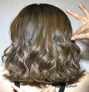 时尚烫发发型  锁骨烫迷人有气质