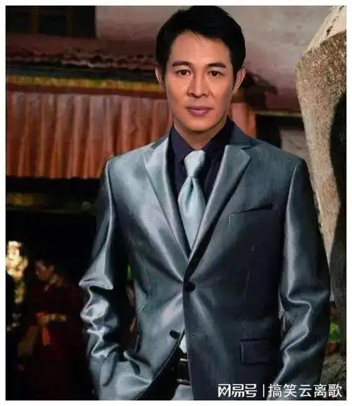 李连杰透露,他从年轻时就开始习武,但是随着年龄的增长,他的身体逐渐