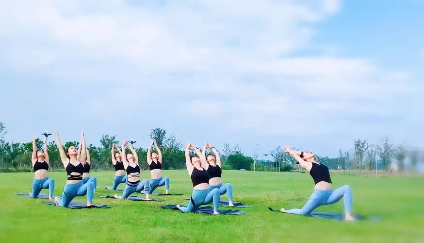 下面请欣赏我们集体凹的造型啦