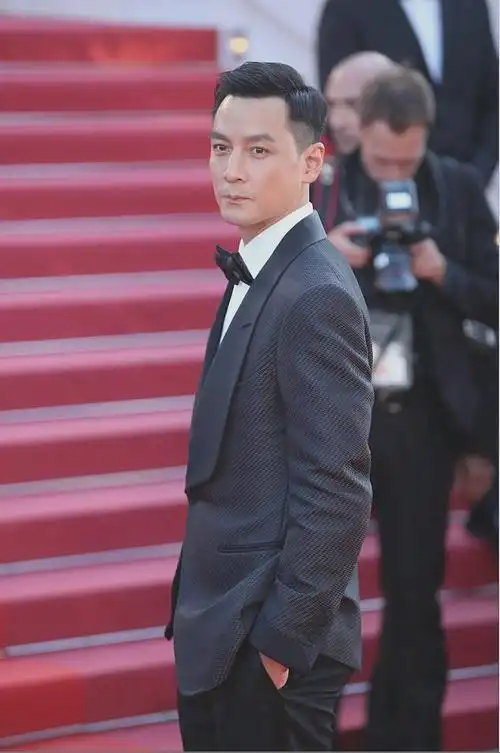 虽然吴彦祖现在被嘴逐渐苏大强化,但是他只要愿意稍微捯饬一.