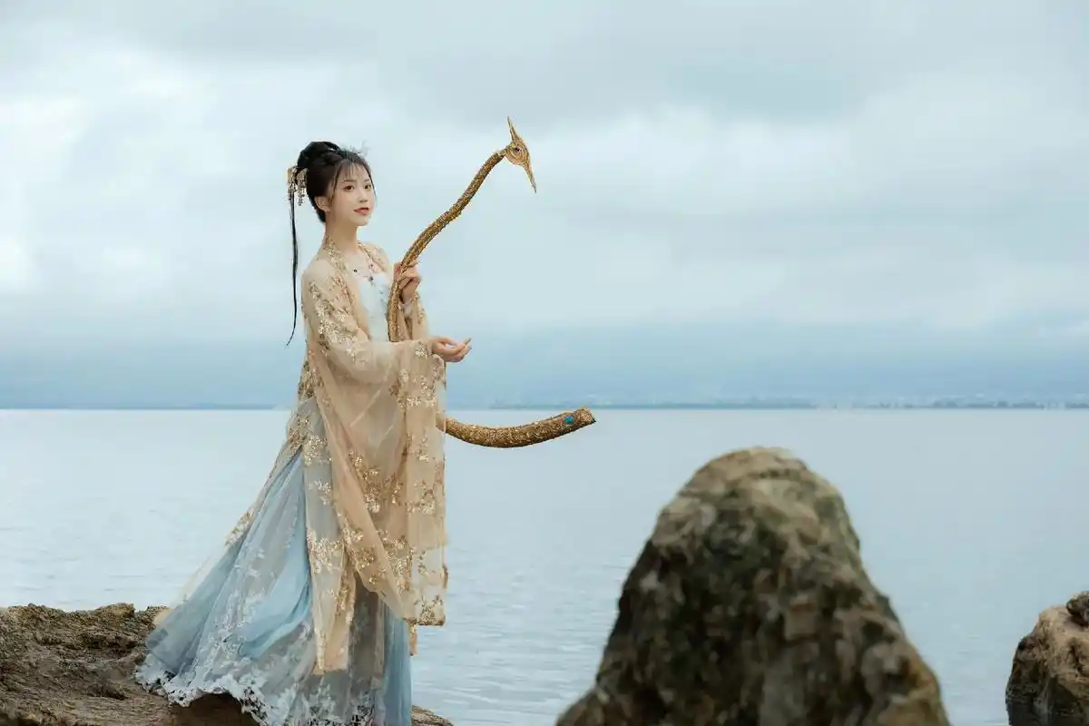 国风古韵 #古风 #仙气飘飘 #国风合伙人 #美女   古 - 抖音