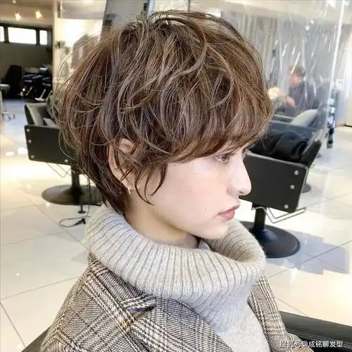 简约不失时尚,新款短发烫发上线,让你瞬间变身时尚icon!