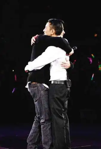 刘德华,黎明,恩怨二十年同台拥抱泯恩仇!