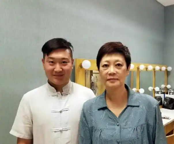 多次上春晚的杨蕾为何成这样?你看她前夫干的那些事,难怪不红