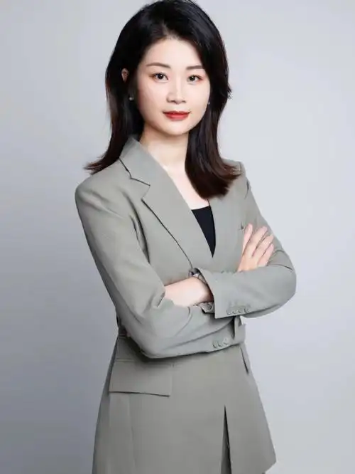 天真蓝半身形象照