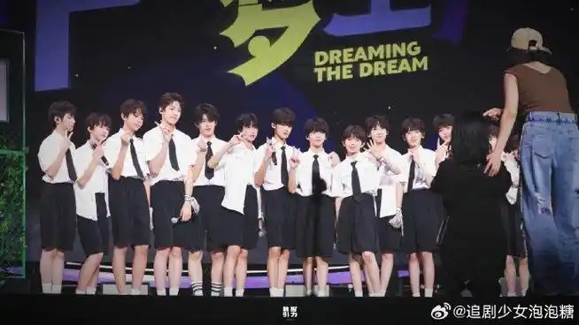 tf家族四代站姐愚人节团建发图,从tfboys,时代少年团,tf三代到四代大