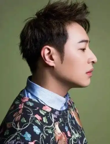 坐大腿,见亲友,同处一室,吴昕潘玮柏假戏真做?