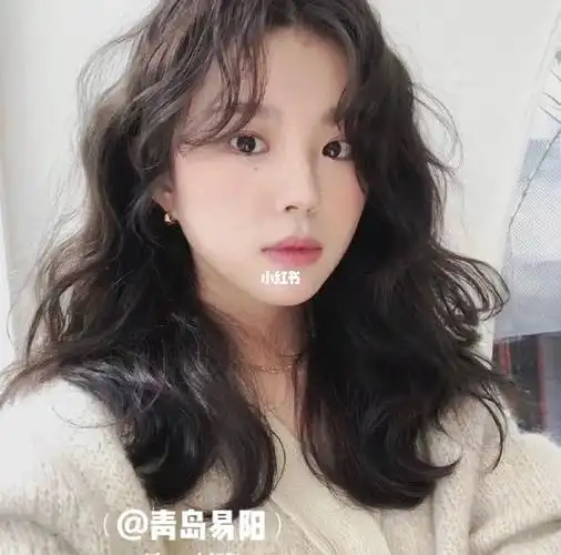 圆脸女生秋冬必备烫发法式慵懒卷儿