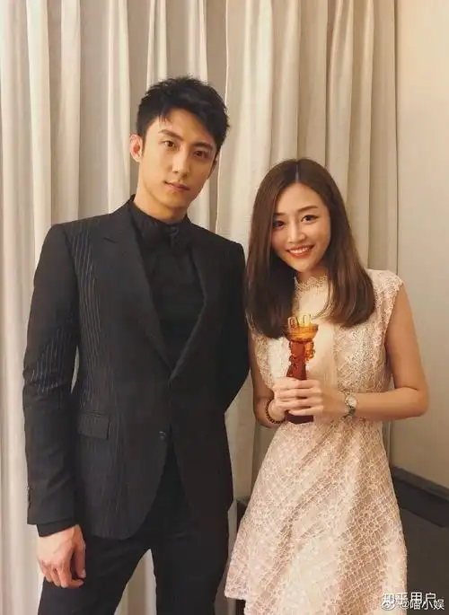 如何看黄景瑜在青春创世里面的与吴谨言的cp感? - 知乎