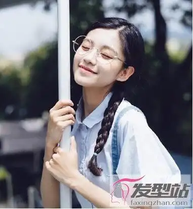 戴眼镜的女生适合什么发型气质发型帮你重塑外表自信