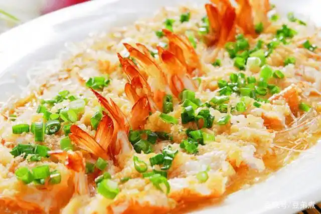 蒜蓉蒸虾时,牢记2大步骤,蒜蓉味浓郁,大虾鲜嫩又入味