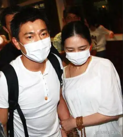 刘德华观看女儿表演,女儿很可爱,老婆打扮朴素难掩气质优雅