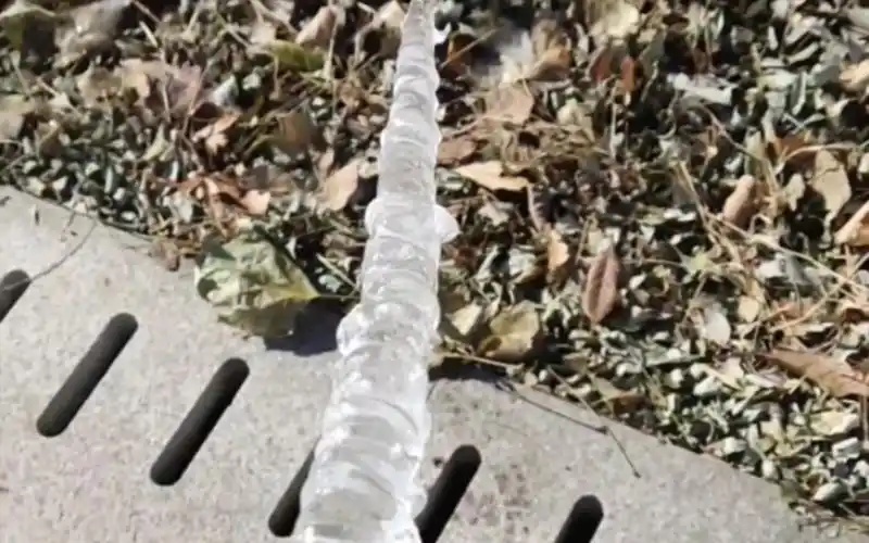 冰剑出鞘:寒冬中的战斗利器