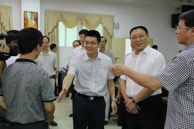 市领导看望我院教师代表