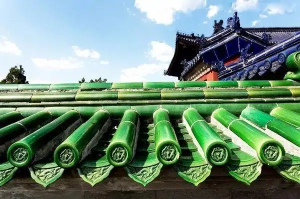 黄琉璃瓦:用于帝王宫殿,陵庙,如北京故宫,明十三陵等.